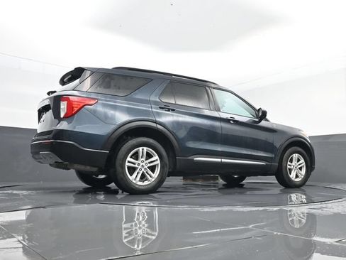 Used 2024 Ford Explorer XLT w/ Equipment Group 202A AWD/4WD image 26