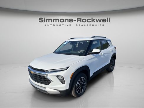Used 2025 Chevrolet TrailBlazer LT AWD/4WD image 1