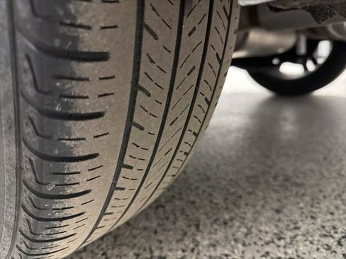 Used 2023 Volkswagen Jetta SE w/ Panoramic Sunroof Package image 39