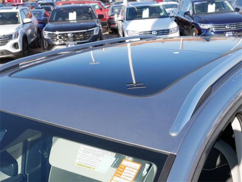 Certified 2025 Volkswagen Taos SE image 11