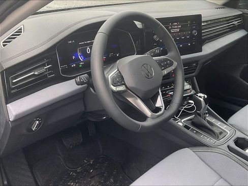 New 2026 Volkswagen Jetta SE FWD image 9