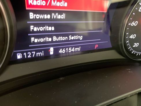 Used 2022 Cadillac XT5 Premium Luxury w/ Technology Package AWD/4WD image 17