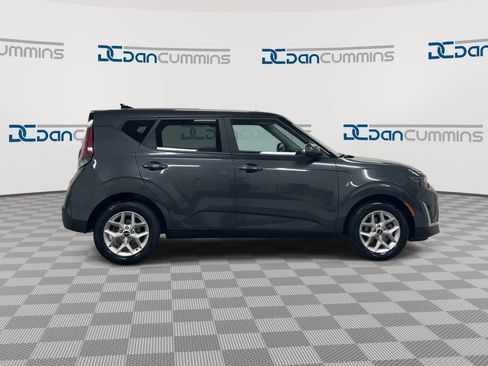 Used 2023 Kia Soul LX w/ LX Technology Package FWD image 9