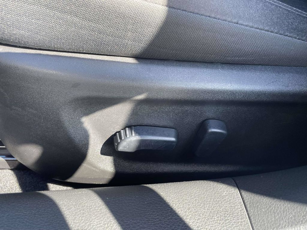 Used 2024 Nissan Altima 2.5 SV FWD image 17