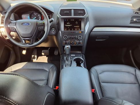 Used 2018 Ford Explorer XLT w/ Equipment Group 202A FWD image 10
