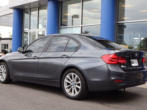 Used 2018 BMW 320i xDrive Sedan w/ Convenience Package AWD/4WD image 5