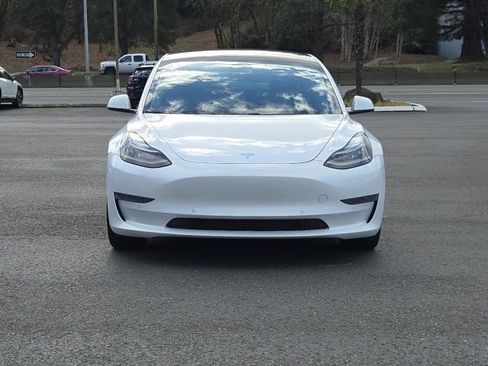 Used 2021 Tesla Model 3 Standard Range Plus image 2