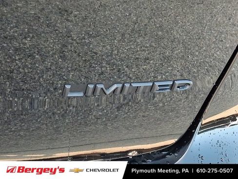 Used 2026 Chrysler Pacifica Limited w/ S Appearance Package FWD image 34