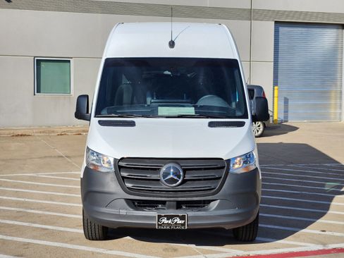 New 2024 Mercedes-Benz eSprinter 170 Cargo image 5