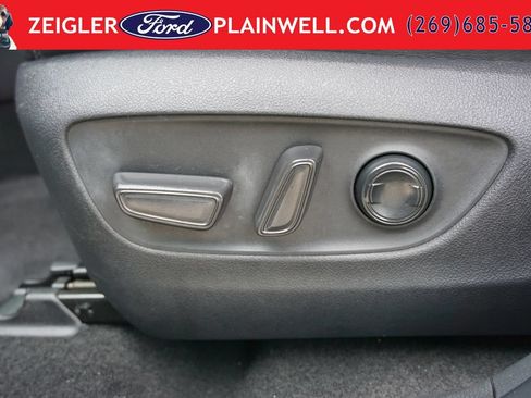 Used 2023 Toyota RAV4 Limited AWD/4WD image 19