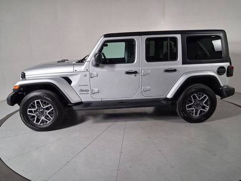 Used 2024 Jeep Wrangler Unlimited Sahara AWD/4WD image 7