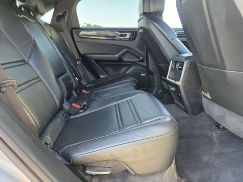 Used 2021 Porsche Cayenne Coupe image 39