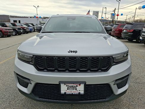 Used 2023 Jeep Grand Cherokee Altitude image 29