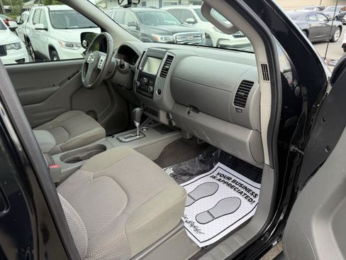 Used 2020 Nissan Frontier SV w/ Midnight Edition Floor Mats AWD/4WD image 12