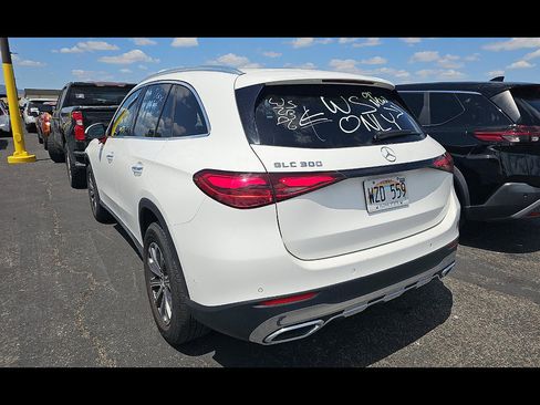 Used 2024 Mercedes-Benz GLC 300 image 3