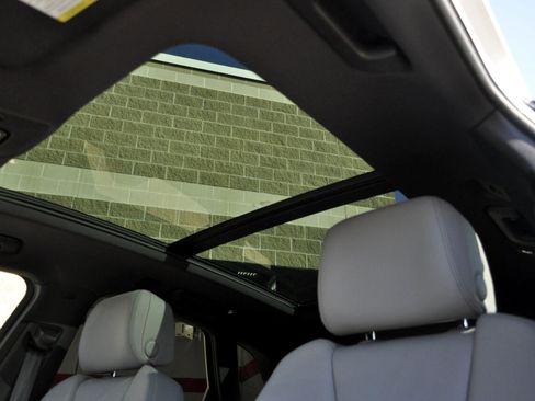 Used 2024 Audi SQ5 Prestige image 16