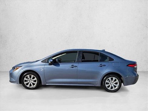 Used 2021 Toyota Corolla LE image 3