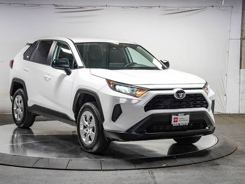 Certified 2022 Toyota RAV4 LE FWD image 6