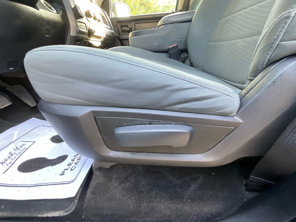 Used 2017 RAM 1500 Express AWD/4WD image 13