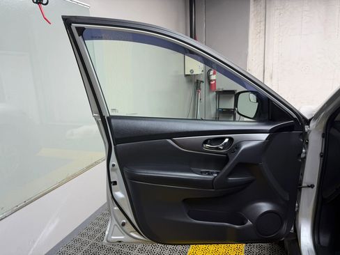 Used 2016 Nissan Rogue SV image 10