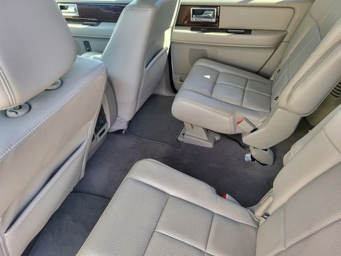 Used 2014 Lincoln Navigator L 2WD image 23