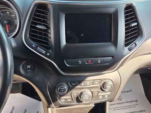 Used 2021 Jeep Cherokee Altitude image 19