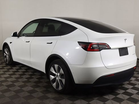 Used 2021 Tesla Model Y Long Range image 9