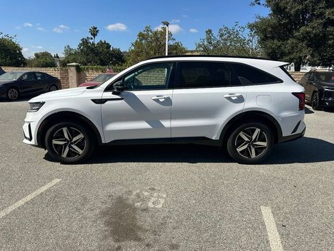 Used 2022 Kia Sorento S w/ Panoramic Sunroof Package FWD image 2