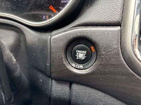 Used 2017 Jeep Grand Cherokee Altitude image 26