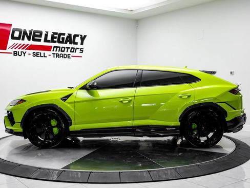 Used 2023 Lamborghini Urus Performante AWD/4WD image 13