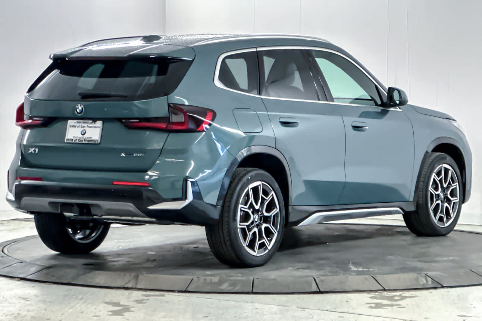 Used 2026 BMW X1 xDrive28i AWD/4WD image 2