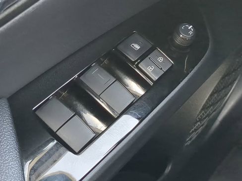 Used 2021 Toyota Prius XLE image 22