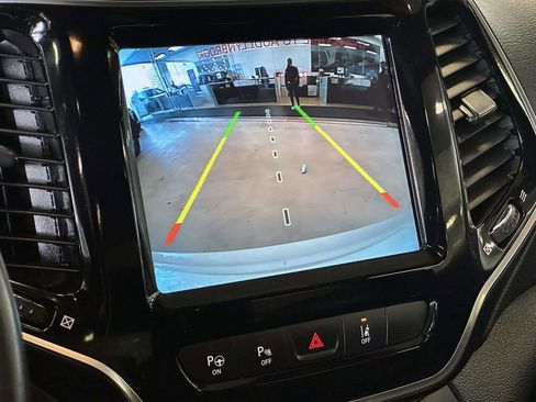 Used 2019 Jeep Cherokee High Altitude AWD/4WD image 32