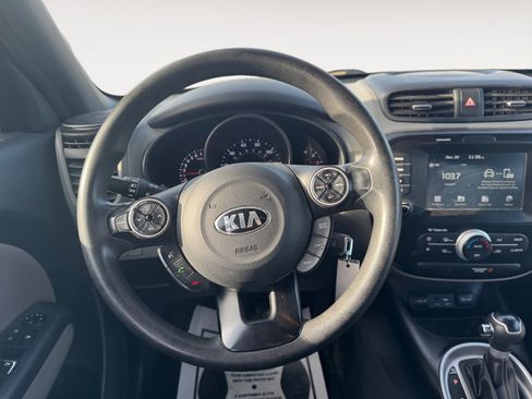Used 2018 Kia Soul + image 12