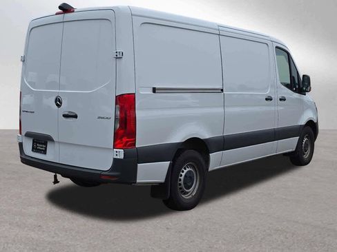 Used 2025 Mercedes-Benz Sprinter 2500 image 3
