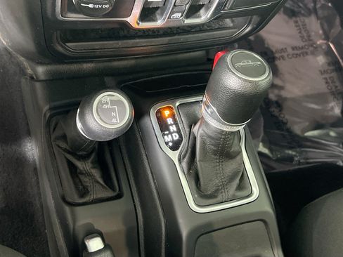 Used 2023 Jeep Gladiator Sport AWD/4WD image 16