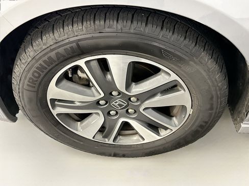 Used 2016 Honda Odyssey Touring Elite image 11