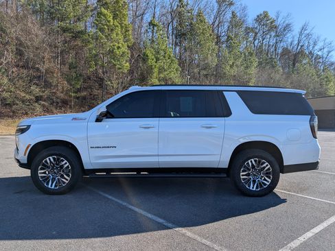 Used 2025 Chevrolet Suburban Z71 w/ Comfort Package image 6