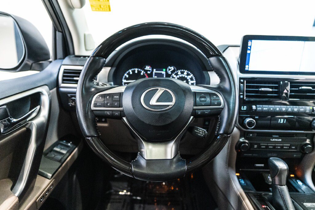 Used 2023 Lexus GX 460 Premium w/ Accessory Package AWD/4WD image 16