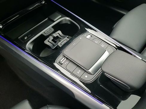 Used 2023 Mercedes-Benz GLB 250 4MATIC image 32