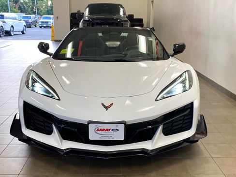 Used 2024 Chevrolet Corvette Z06 w/ Z07 Performance Package RWD image 3