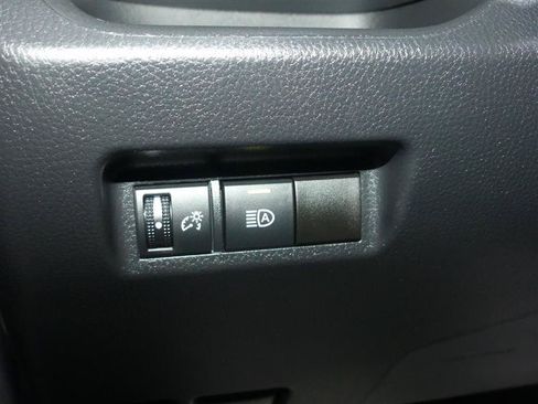 Used 2021 Toyota RAV4 XLE AWD/4WD image 29