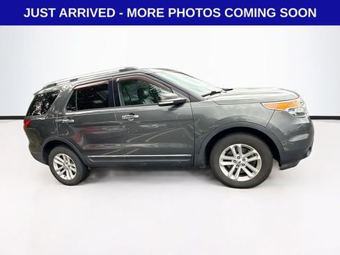 Used 2015 Ford Explorer XLT w/ Equipment Group 202B AWD/4WD image 9