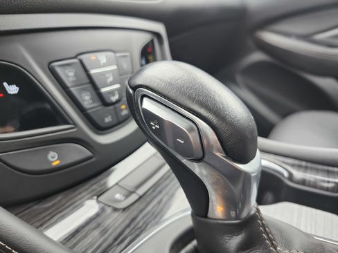 Used 2017 Buick Envision Essence image 10