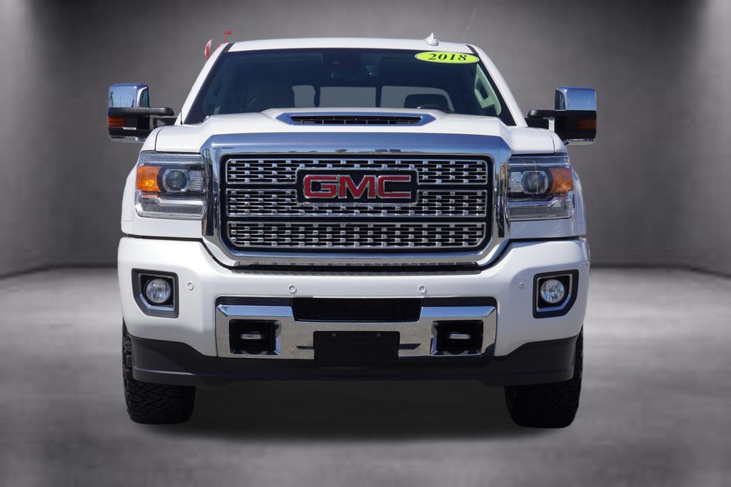 Used 2018 GMC Sierra 2500 Denali w/ Duramax Plus Package AWD/4WD image 9
