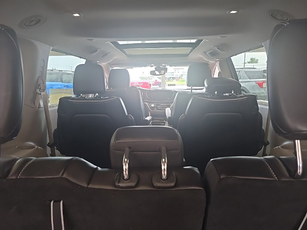 Used 2024 Chrysler Pacifica Limited FWD image 39