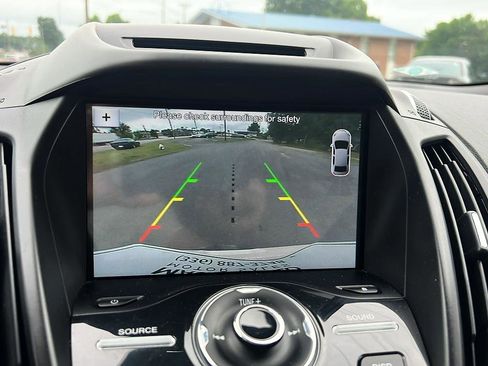 Used 2018 Ford Escape Titanium w/ Ford Safe & Smart Package AWD/4WD image 16