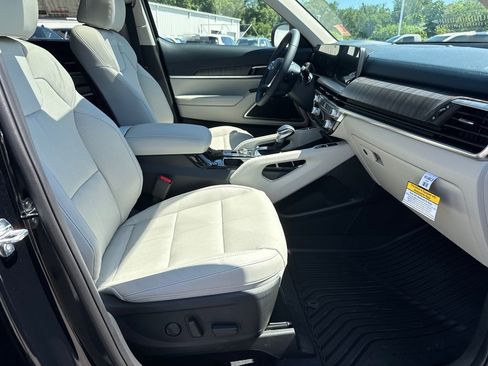Used 2025 Kia Telluride EX w/ EX Captain's Chair Package FWD image 13