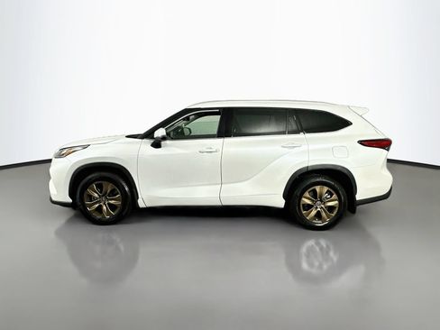 Used 2022 Toyota Highlander Bronze Edition AWD/4WD image 4