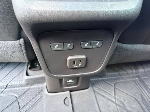 Used 2024 Chevrolet Equinox Premier AWD/4WD image 28